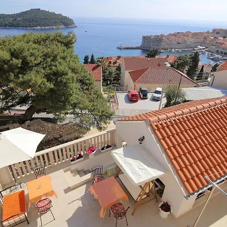 & Rina - Studio With Patio And Sea View Daire Dubrovnik