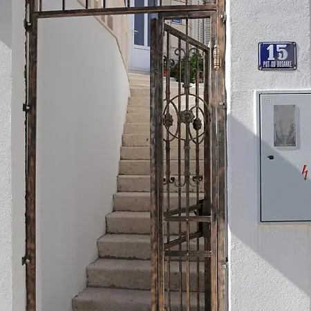 Apartment & Rina - Studio With Patio And Sea View
